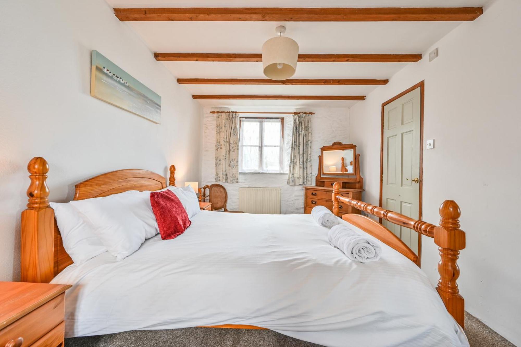 Polean Farm Cottages - With Free Animal Feeding And Pony Rides And Free Access To A Nearby Pool Looe Room photo
