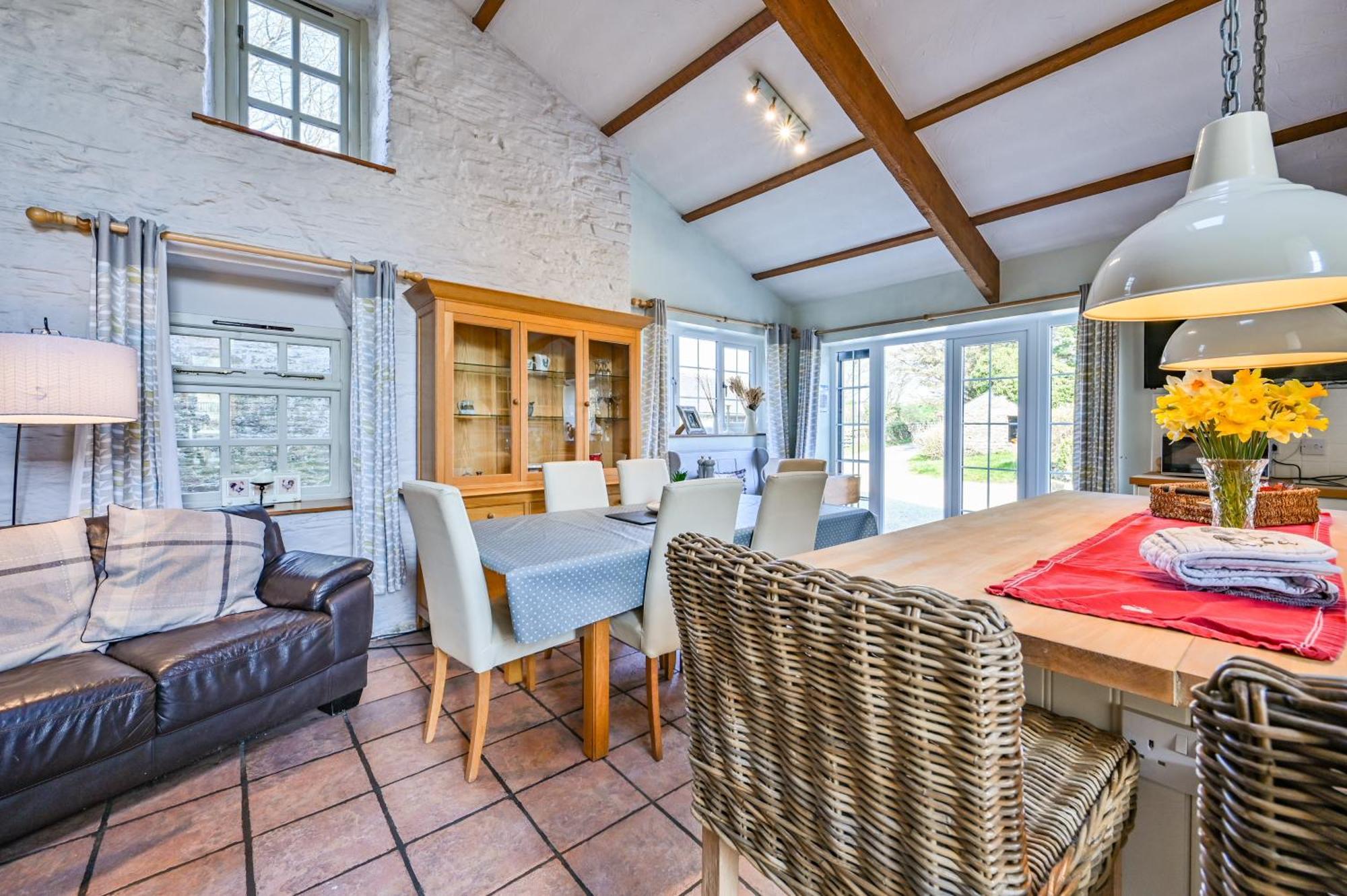Polean Farm Cottages - With Free Animal Feeding And Pony Rides And Free Access To A Nearby Pool Looe Room photo