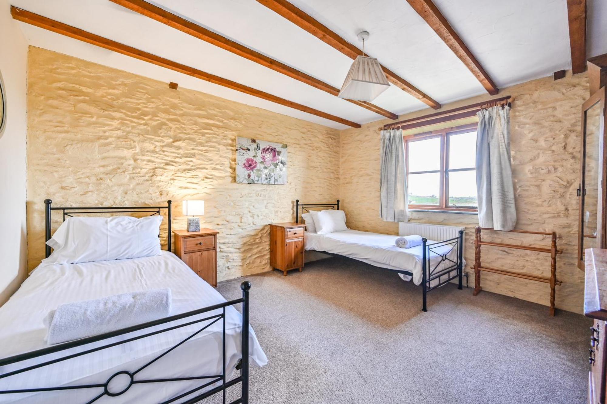 Polean Farm Cottages - With Free Animal Feeding And Pony Rides And Free Access To A Nearby Pool Looe Room photo