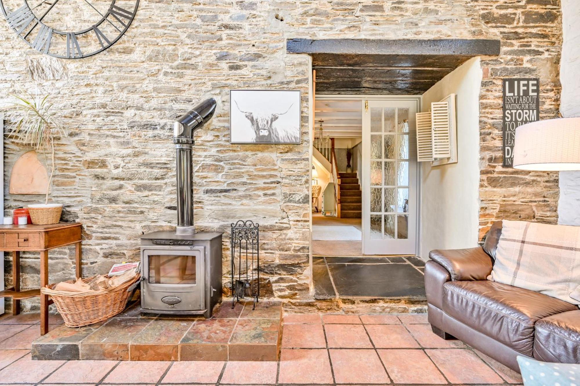 Polean Farm Cottages - With Free Animal Feeding And Pony Rides And Free Access To A Nearby Pool Looe Room photo