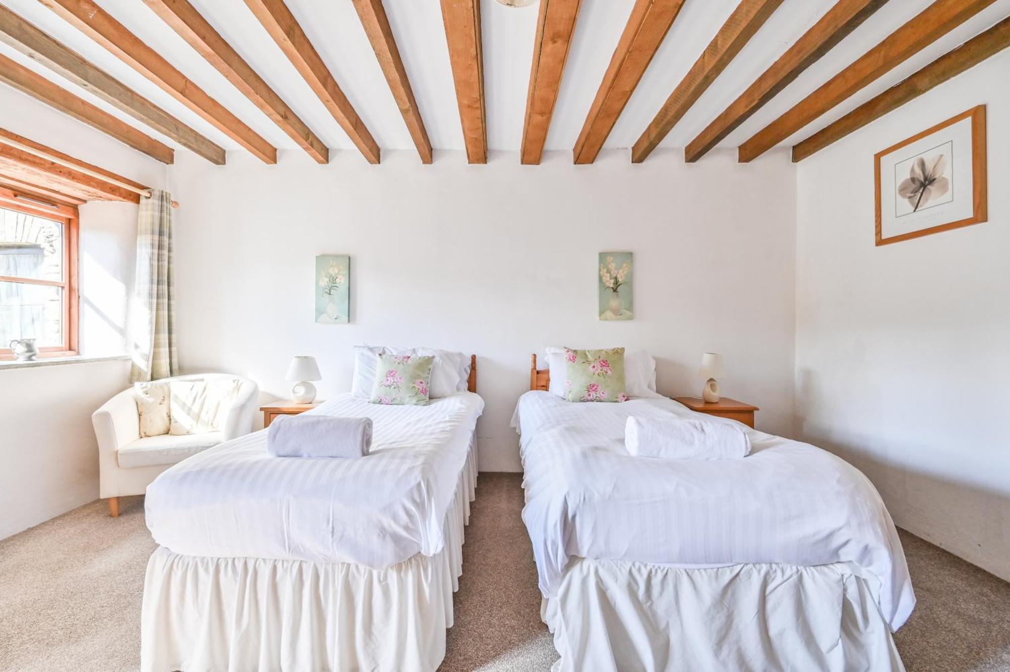Polean Farm Cottages - With Free Animal Feeding And Pony Rides And Free Access To A Nearby Pool Looe Room photo