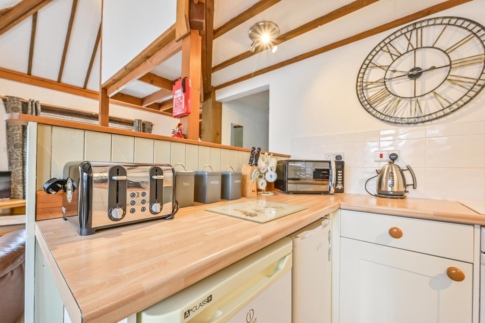 Polean Farm Cottages - With Free Animal Feeding And Pony Rides And Free Access To A Nearby Pool Looe Room photo