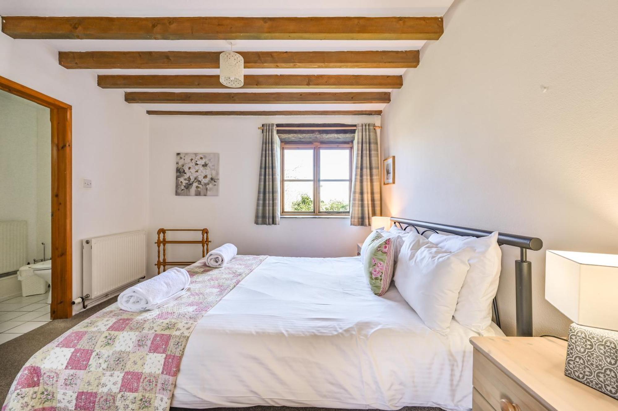 Polean Farm Cottages - With Free Animal Feeding And Pony Rides And Free Access To A Nearby Pool Looe Room photo