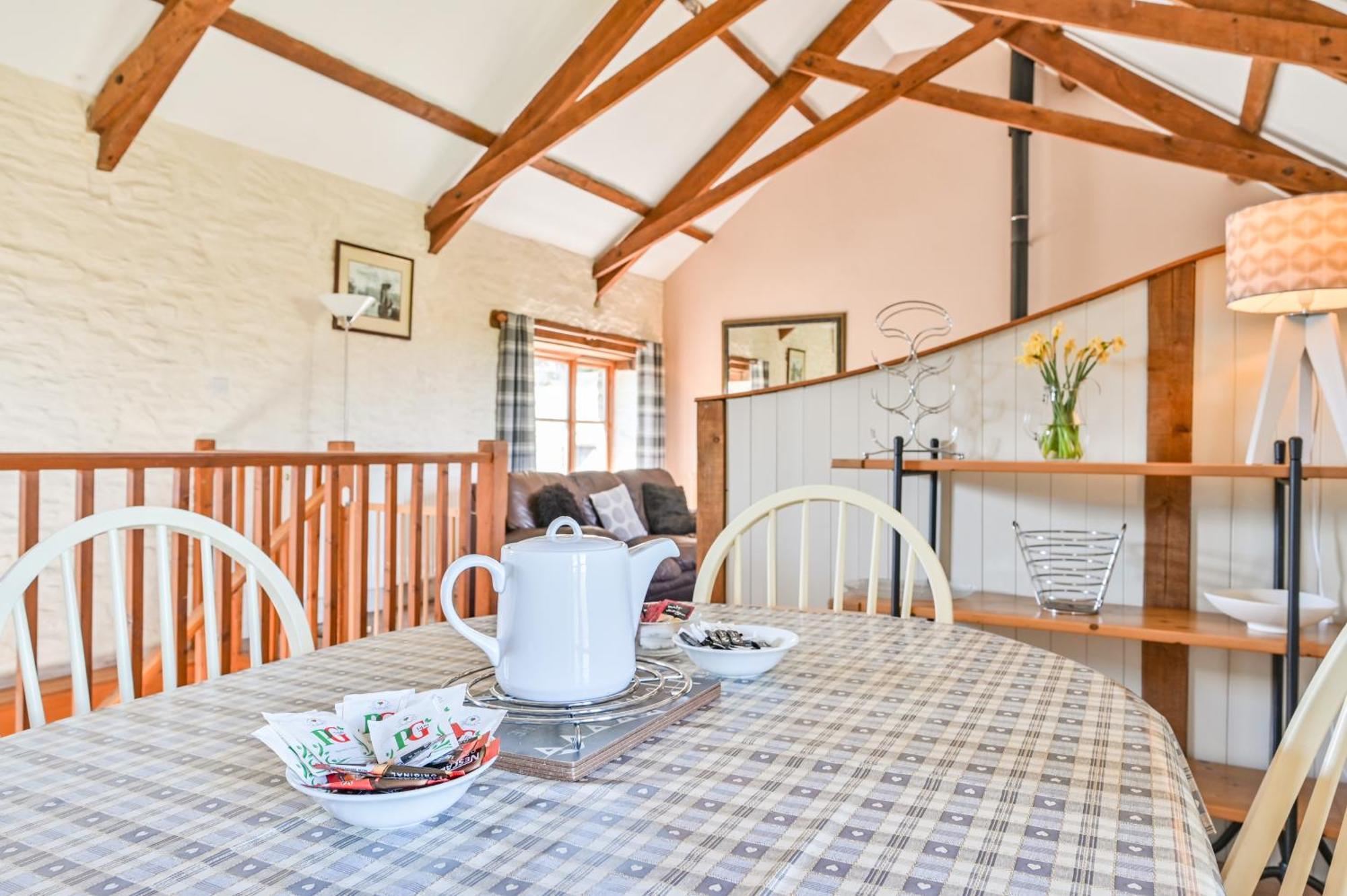 Polean Farm Cottages - With Free Animal Feeding And Pony Rides And Free Access To A Nearby Pool Looe Room photo