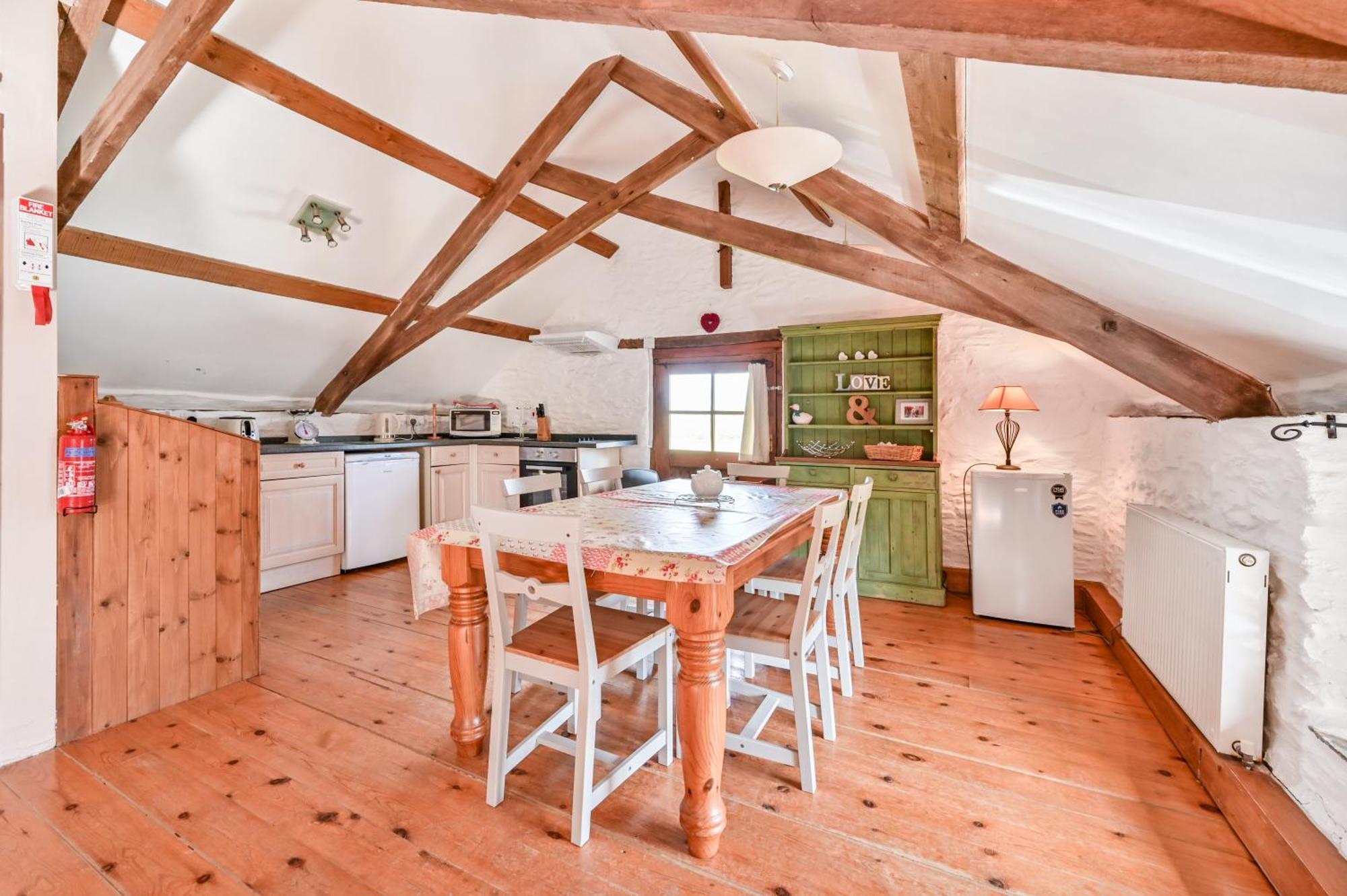 Polean Farm Cottages - With Free Animal Feeding And Pony Rides And Free Access To A Nearby Pool Looe Room photo