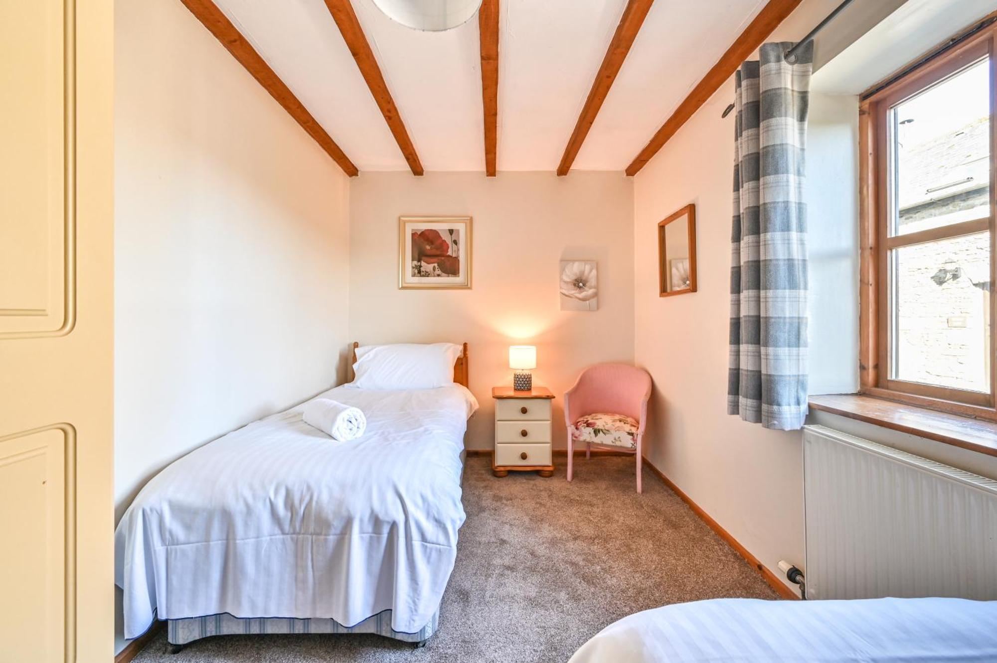Polean Farm Cottages - With Free Animal Feeding And Pony Rides And Free Access To A Nearby Pool Looe Room photo
