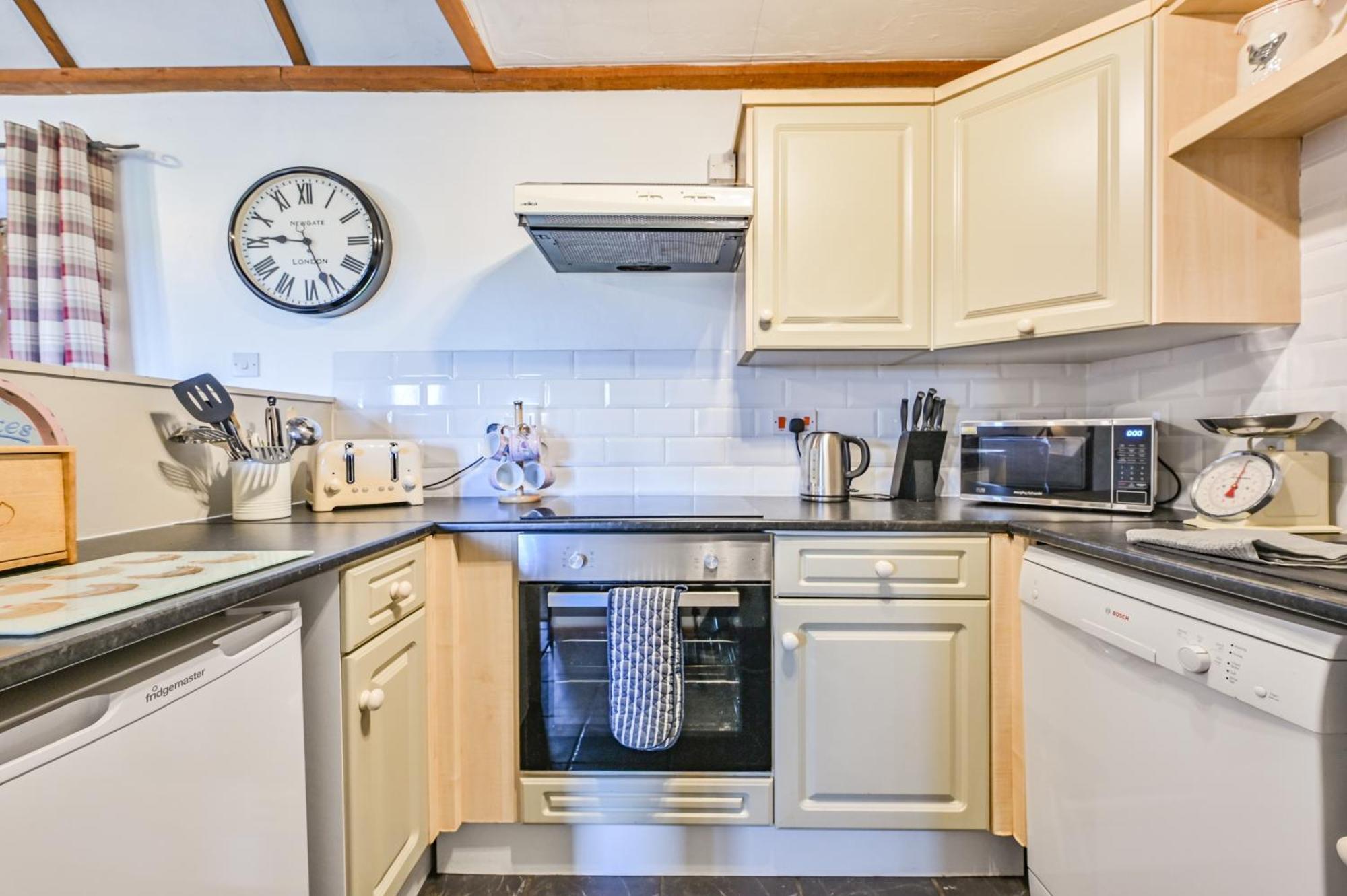 Polean Farm Cottages - With Free Animal Feeding And Pony Rides And Free Access To A Nearby Pool Looe Room photo