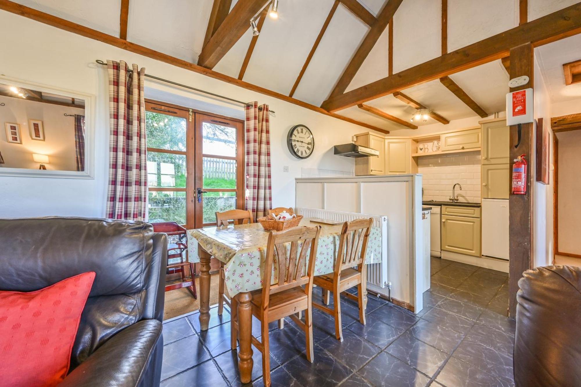 Polean Farm Cottages - With Free Animal Feeding And Pony Rides And Free Access To A Nearby Pool Looe Room photo